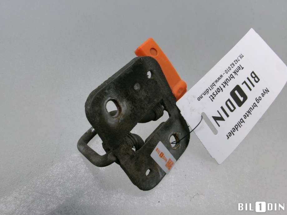 Diverse deler til VW Touran 2010-2015 (Type I, Fase 3) (VOLKSWAGEN|1K8823186F|1K8823186D|)