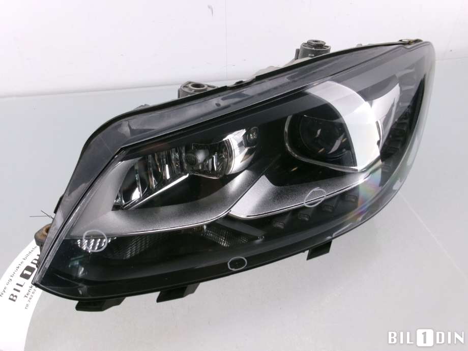 Frontlykt venstre halogen til VW Touran 2010-2015 (Type I, Fase 3) (VOLKSWAGEN|1T1941753H|)