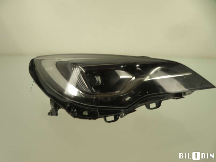 Frontlykt høyre halogen til Opel Astra K 2015-->> (OPEL|39158016|)