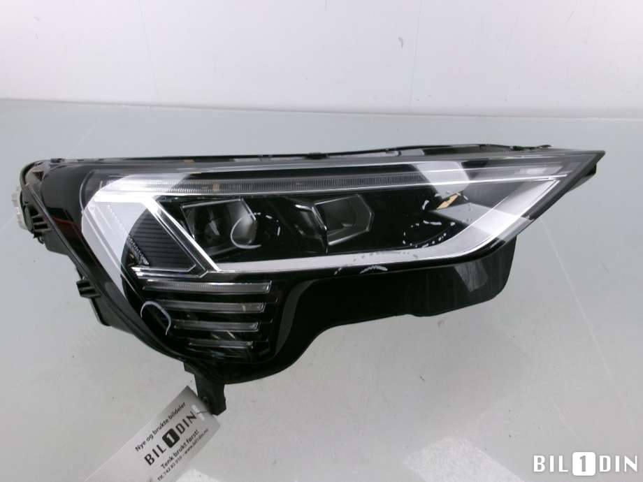 Frontlykt høyre halogen til Audi e-tron 2018-->> (AUDI|4KE941782||4KE941040)