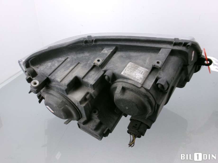 Frontlykt venstre halogen til VW Transporter / Caravelle 2009-2015 (Fase 2) (T5) (T5) (VOLKSWAGEN|7E1941015T|7E1941015R|)