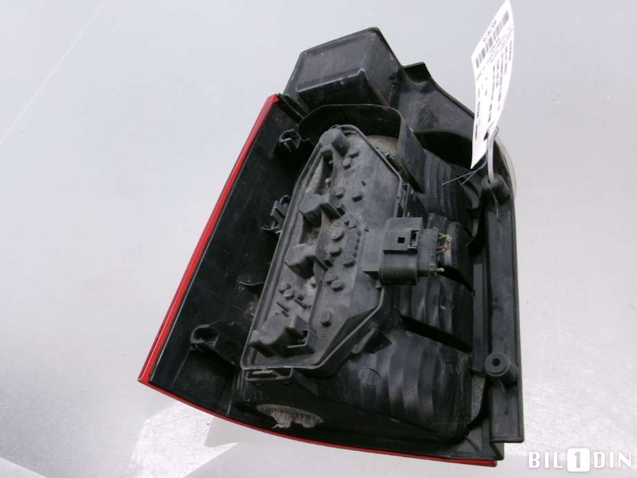 Baklykt høyre til VW Transporter / Caravelle 2009-2015 (Fase 2) (T5) (T5) (VOLKSWAGEN|7H5945096M|)