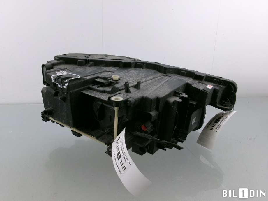 Frontlykt venstre halogen til Audi Q4 e-tron 2021-->> (AUDI|89A941035M|89A941035F|)