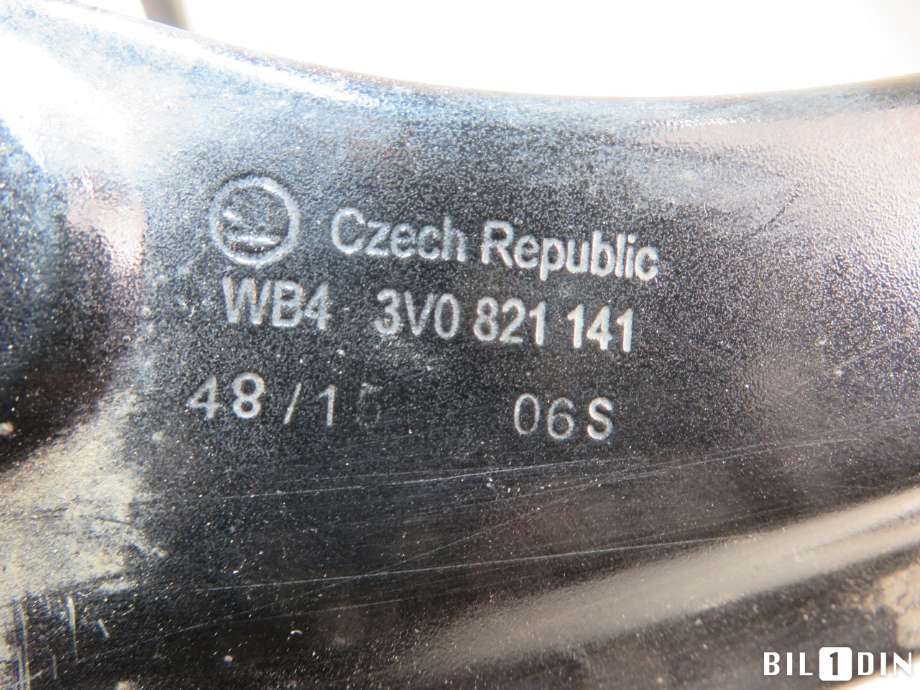 Diverse deler til Škoda Superb 2015-->> (Type III) (SKODA|3V0821141|)
