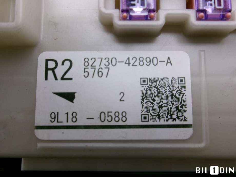 Sikringsboks til Toyota RAV4 2019-->> (Type V) (TOYOTA|8273042890|)