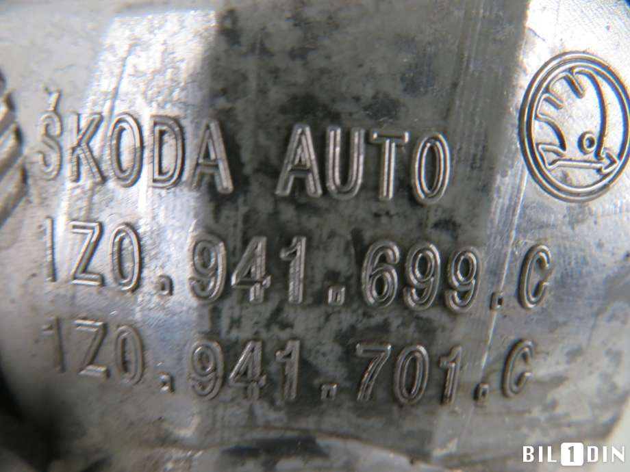Tåkelykt venstre foran til Škoda Octavia 2009-2013 (Type II, Fase 2) (SKODA|1Z0941701C|)