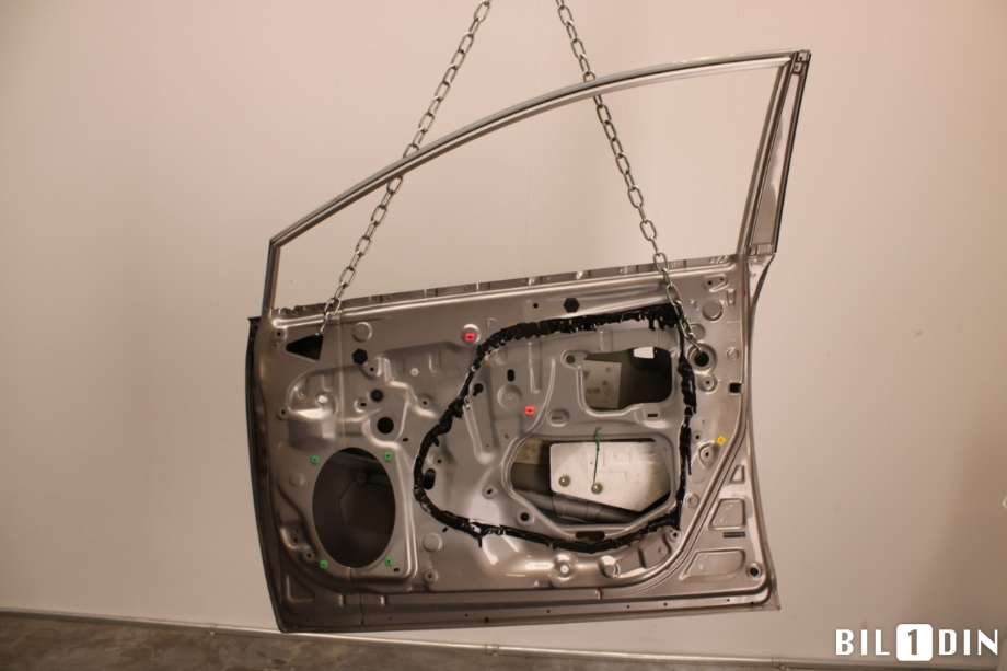 Dør høyre foran til Toyota Avensis 2009-2015 (Type III, Fase 1)  (TOYOTA|6700105081||6700105070)