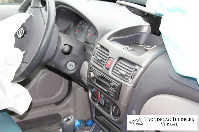 Nissan Almera 2000-2003 (Fase 1) (N16) (N16), Motorkode: QG15, Girkassekode: 