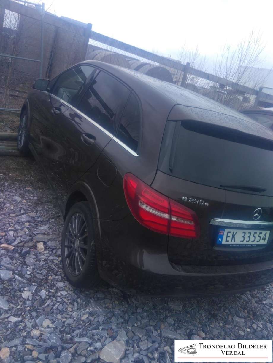 Mercedes B-Klasse 2011-2018 (W246) delebil , Motorkode: EM0004, Girkassekode: 