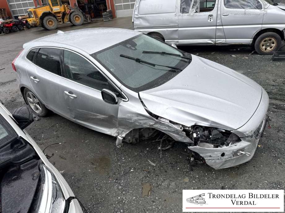 Volvo V40 2012-2019 , Motorkode: D4162T, Girkassekode: 