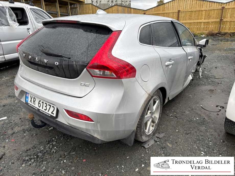 Volvo V40 2012-2019 , Motorkode: D4162T, Girkassekode: 