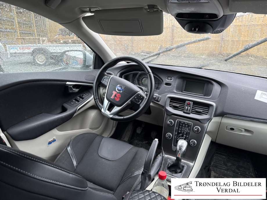 Volvo V40 2012-2019 , Motorkode: D4162T, Girkassekode: 