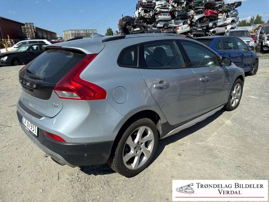 Volvo V40 2012-2019 , Motorkode: D4162T, Girkassekode: 