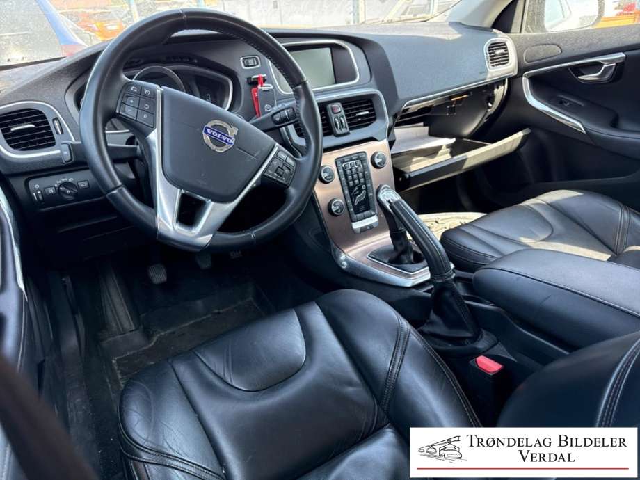 Volvo V40 2012-2019 , Motorkode: D4162T, Girkassekode: 