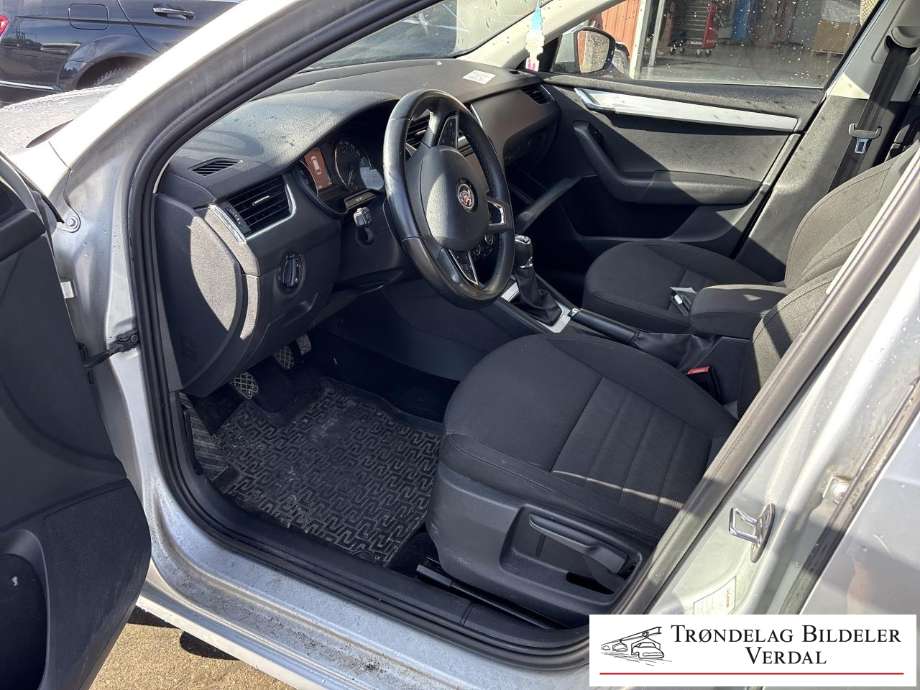 Škoda Octavia 2013-2016 (Type III, Fase 1) delebil , Motorkode: CXX, Girkassekode: 