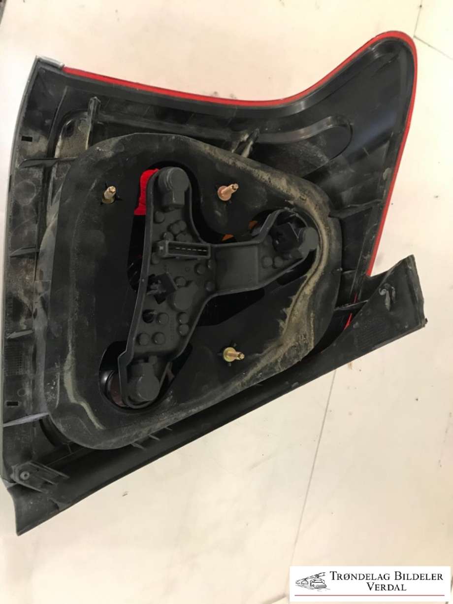 Baklykt høyre til Toyota Avensis 2003-2008 (Type II)  (|812302)