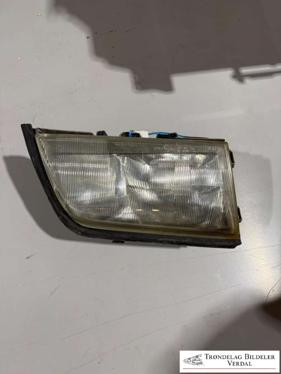 Frontlykt høyre halogen til Mercedes C-Klasse 1993-2000 (W202) (W202) (351518|)