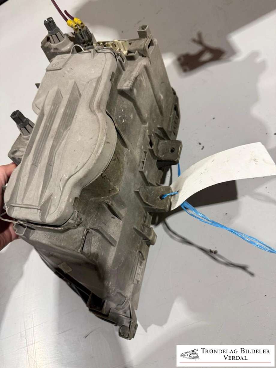 Frontlykt høyre halogen til Mercedes C-Klasse 1993-2000 (W202) (W202) (351518|)