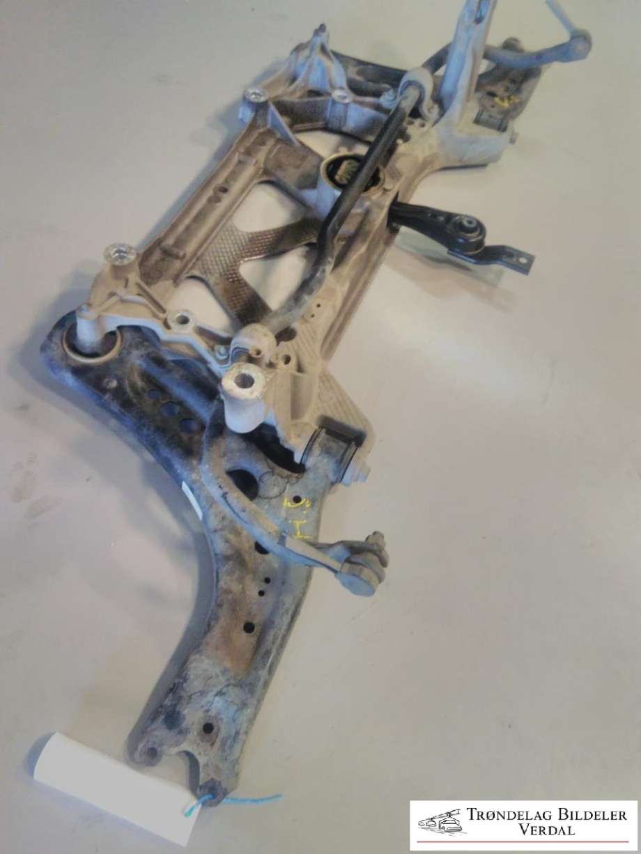 Travers foran hoved til Audi A3 2012-2016 (Type III, Fase 1) (|P/N:)