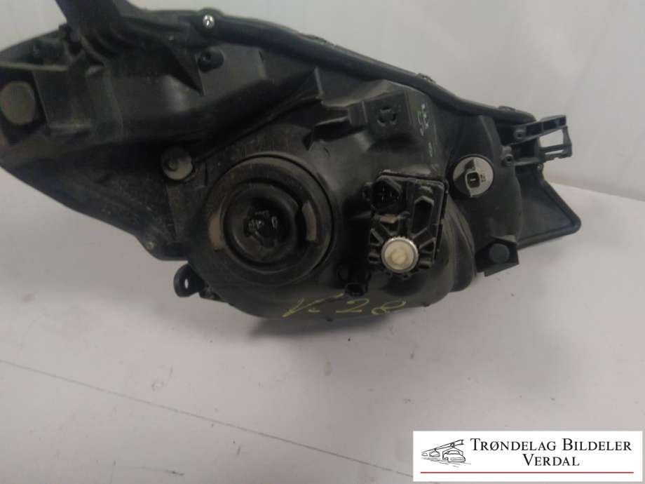 Frontlykt venstre halogen til Toyota Yaris 2012-2014 (Type III, Fase 1)  (|P/N:)