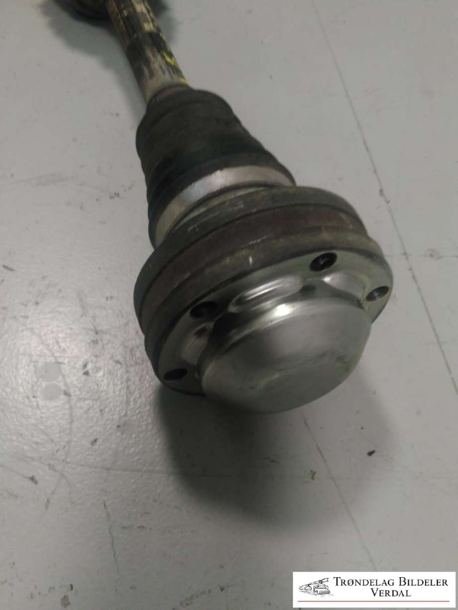Drivaksel venstre foran, diesel/manuell til VW Caddy 2015-2020 (Type III, Fase 3)  (3AA 407 271|)