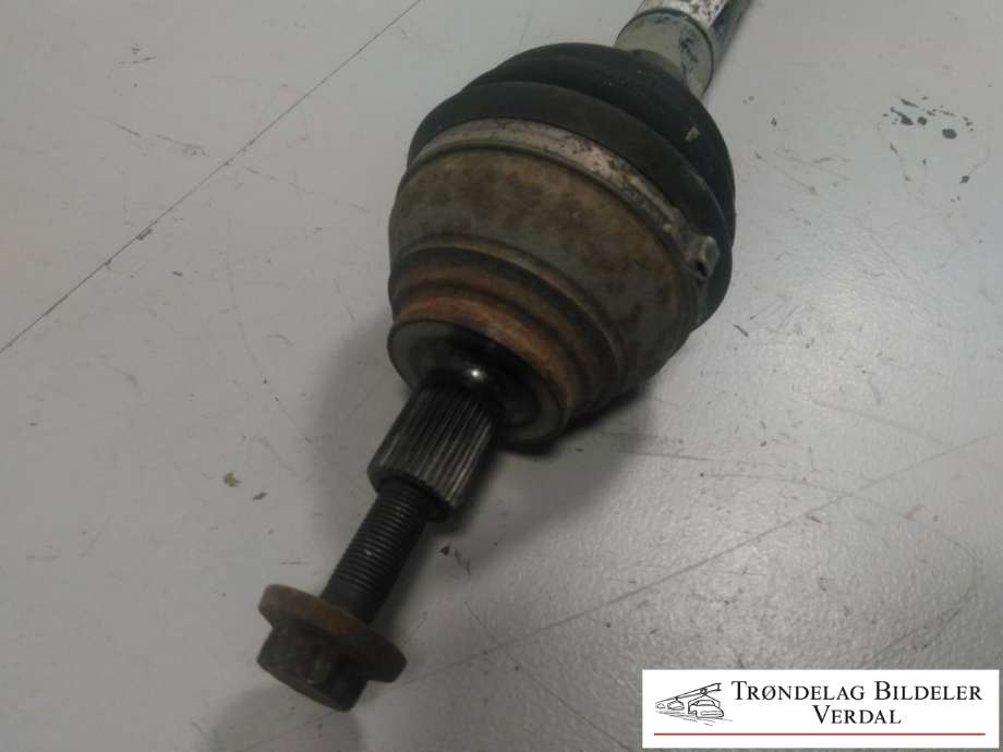 Drivaksel høyre foran, diesel/automat til VW Passat 2015-2019 (Fase 1) (B8) (B8) (3Q0 407 272 BB|)