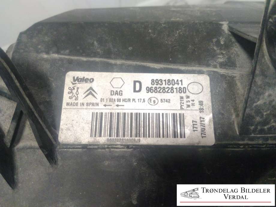 Frontlykt høyre halogen til Peugeot Partner 2015-2019 (Type II, Fase 2)  (9682828180|)