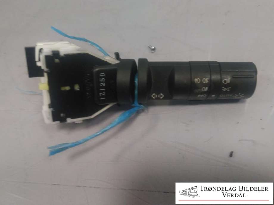 Bryter lys til Nissan Qashqai, 2010-2014 (Type I, Fase 2)  (IZI2SD)