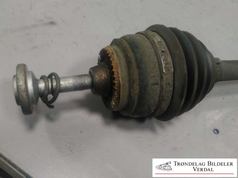 Drivaksel venstre foran, diesel/automat til BMW X3 2010-2017 (F25) (F25) (7598027AI02|)
