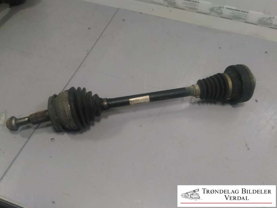 Drivaksel venstre foran, diesel/manuell til VW Transporter / Caravelle 2009-2015 (Fase 2) (T5) (T5) (7E0407271H|)