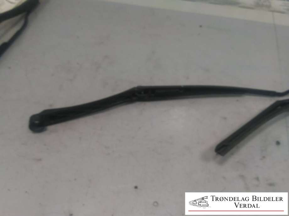 Viskerarm frontrute venstre til Toyota RAV4 2009-2013 (Type III, Fase 2) (|P/N:)