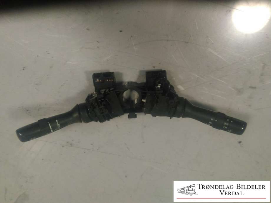 Bryter combi til Toyota Hilux, 2006-2011  (0K06117F555)