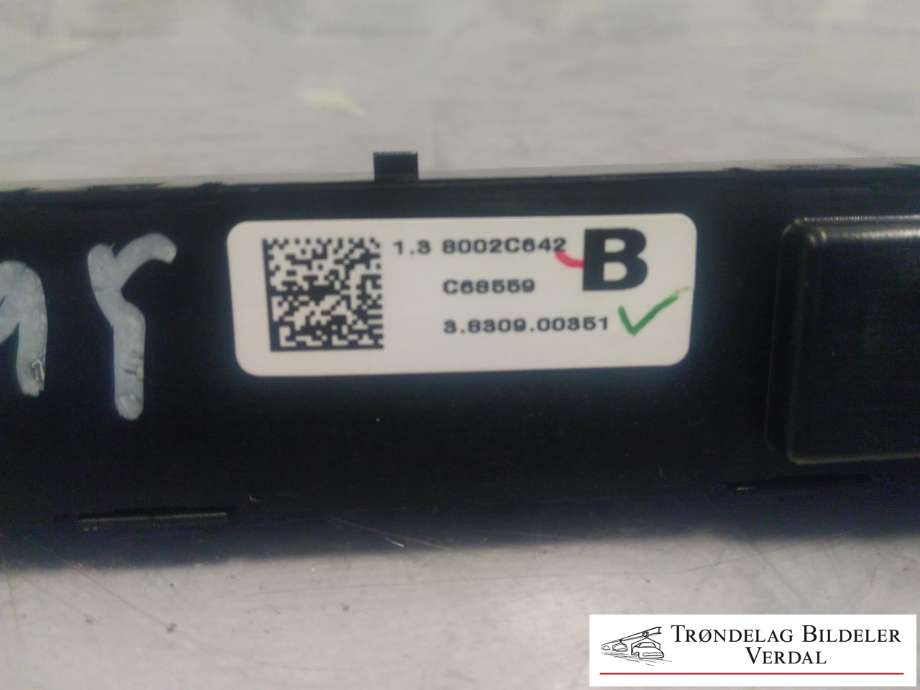 Bryter nødblink til Mitsubishi Outlander 2015-->> (Type III, Fase 2)  (8002C642|)