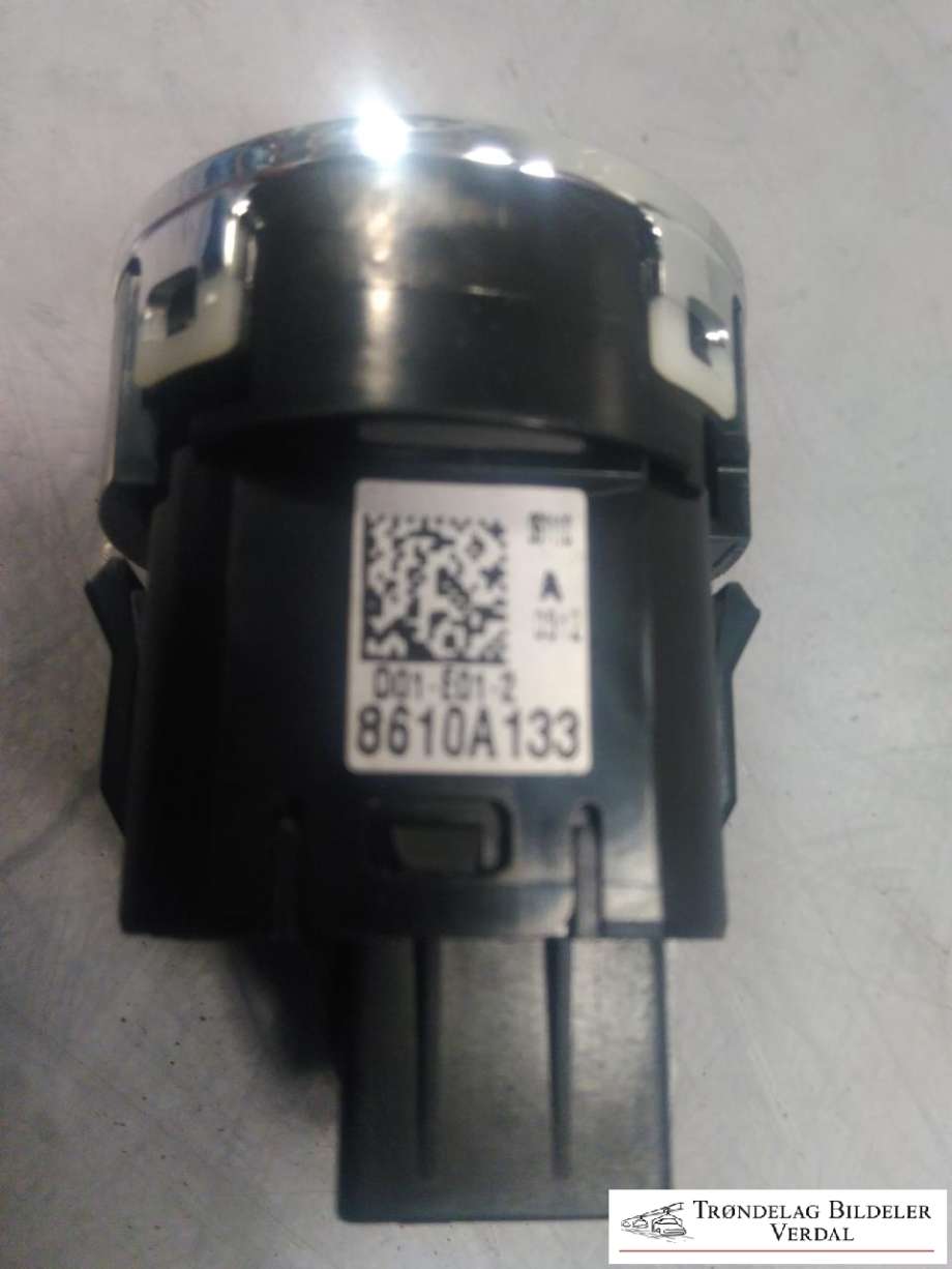 Bryter start/stopp til Mitsubishi Outlander 2015-->> (Type III, Fase 2)  (8610A133|)