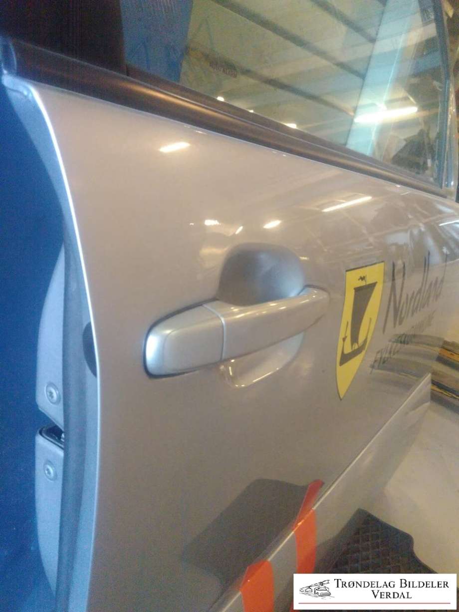 Dør høyre foran til Toyota Land Cruiser 120 2002-2009 (|P/N:)