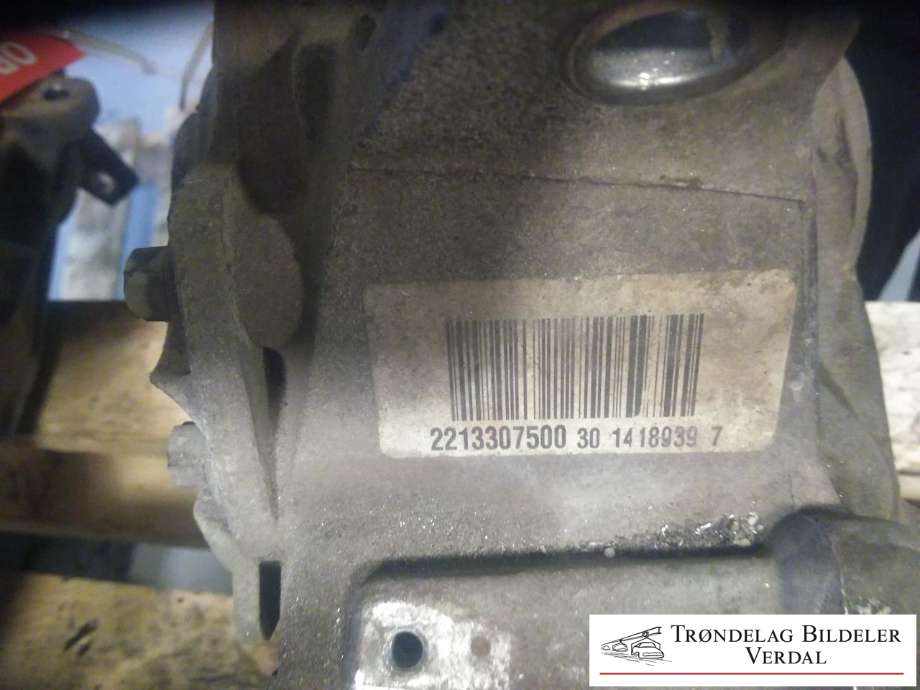 Kardang klokke foran til Mercedes E-Klasse 2013-2016 (Fase 2) (W212) (W212) (2213307500|)