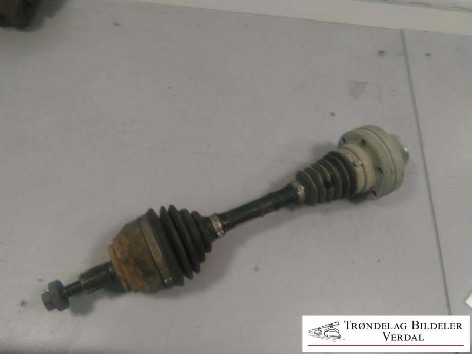 Drivaksel venstre foran, diesel/automat til VW Amarok, 2010-2016 (Type I, Fase 1) (B130674)