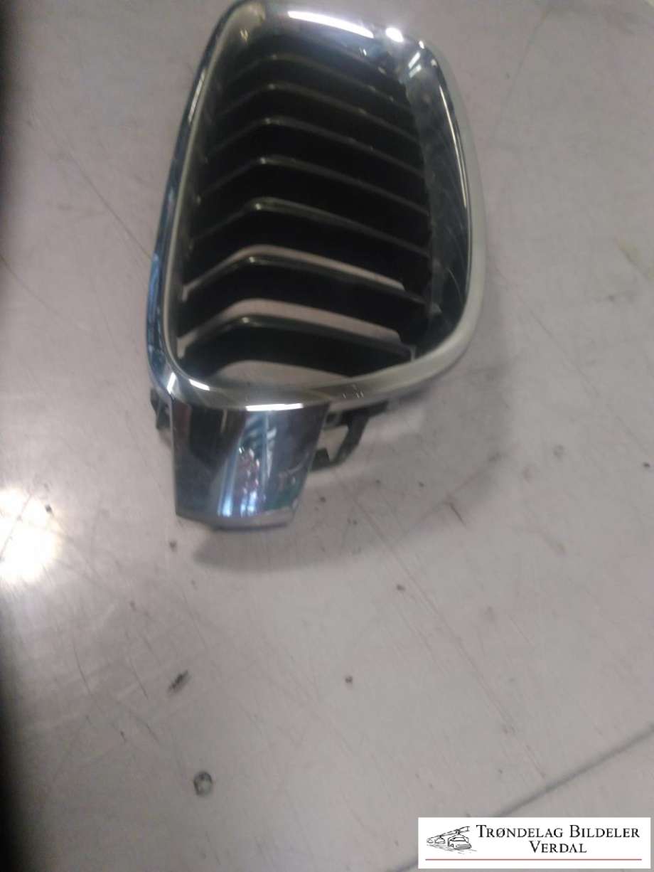 Grill høyre til BMW 3-Serie 2012-2018 (F30/F31/F34) (F30/F31/F34) (51137255412|)