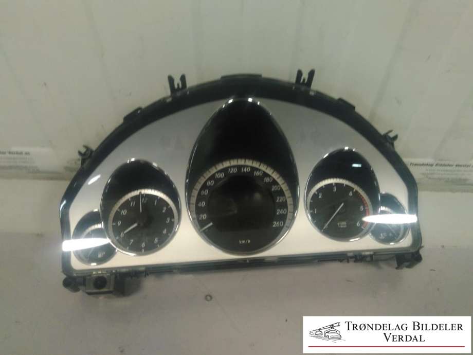 Instrumentpanel til Mercedes E-Klasse, 2009-2013 (Fase 1) (W212) (W212) (A2129004904 ZGS)