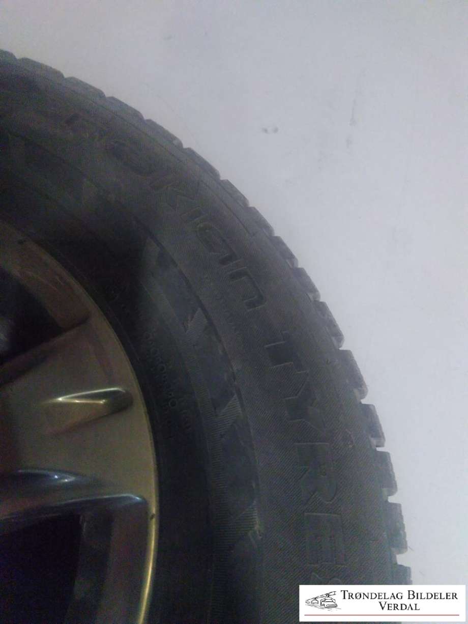 Hjulsett aluminium vinter til Toyota Hilux 2012-2016  (235/75R15 NOKIAN NORDMAN 8|DOT: 3918|DYBDE: 7|5MM)