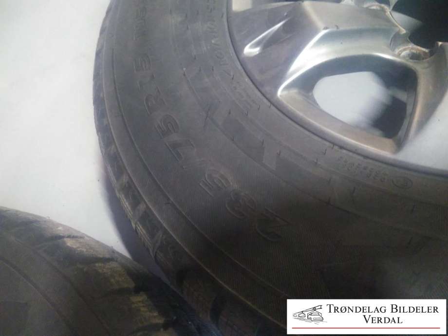 Hjulsett aluminium vinter til Toyota Hilux 2012-2016  (235/75R15 NOKIAN NORDMAN 8|DOT: 3918|DYBDE: 7|5MM)