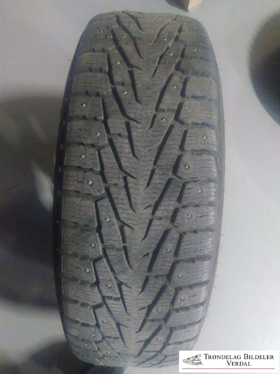Hjulsett aluminium vinter til Toyota Hilux 2012-2016  (235/75R15 NOKIAN NORDMAN 8|DOT: 3918|DYBDE: 7|5MM)