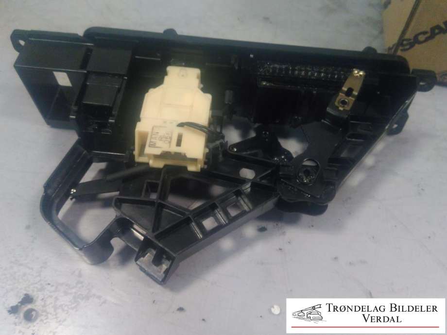 Varmeapparat betjening til Toyota Hiace 2007-2012 (Fase 3) (MANURL056|)