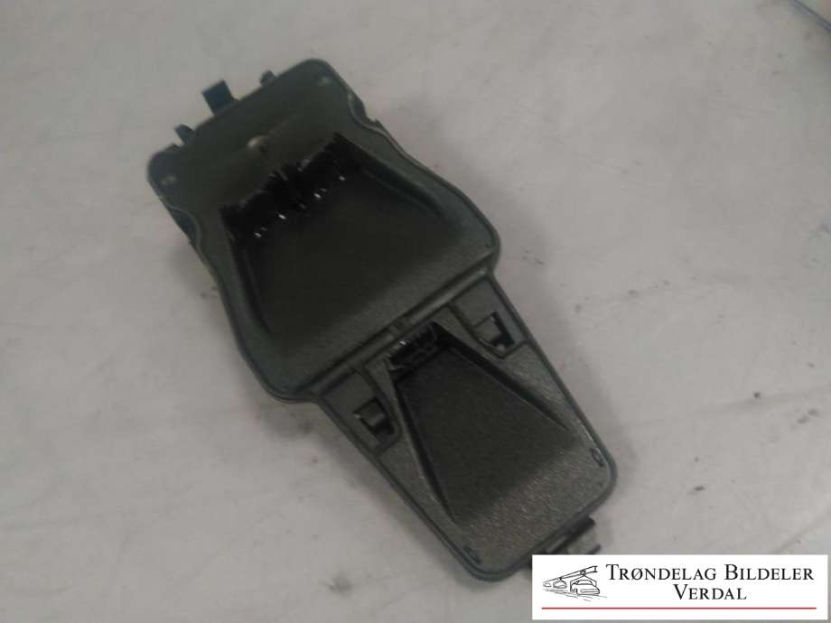 Parkeringskamera foran til Mazda CX-5, 2012-2017 (Type I) (KD4567XD0)