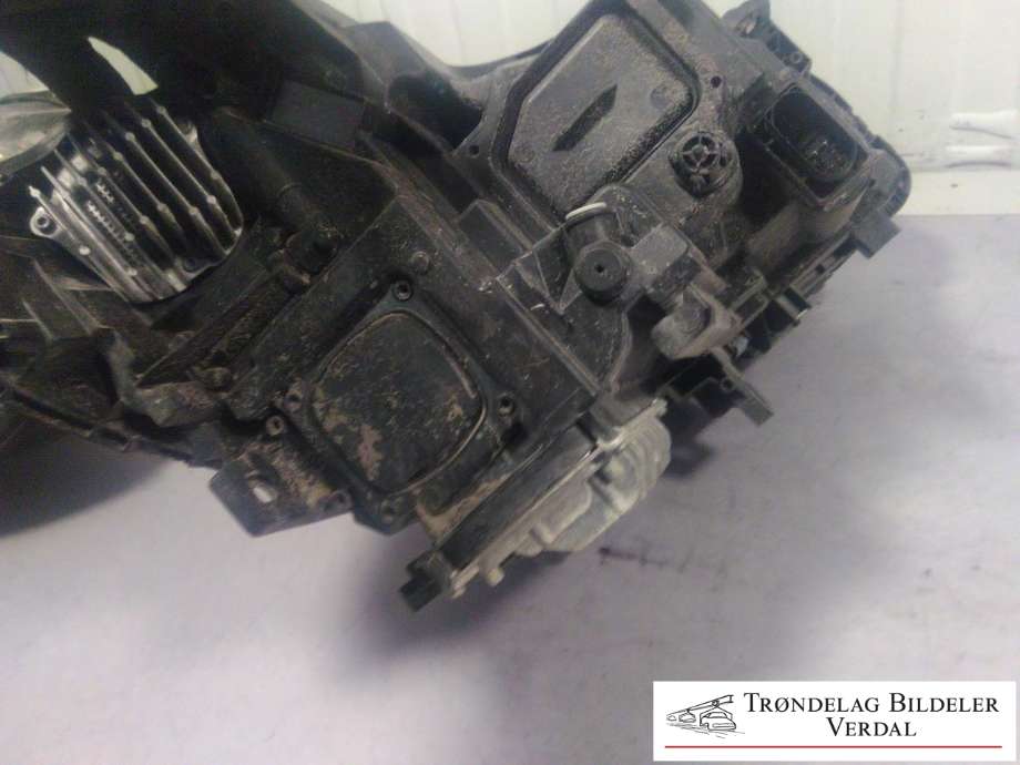Frontlykt venstre xenon til Mercedes B-Klasse 2011-2018 (W246) (W246) (2469066101|)