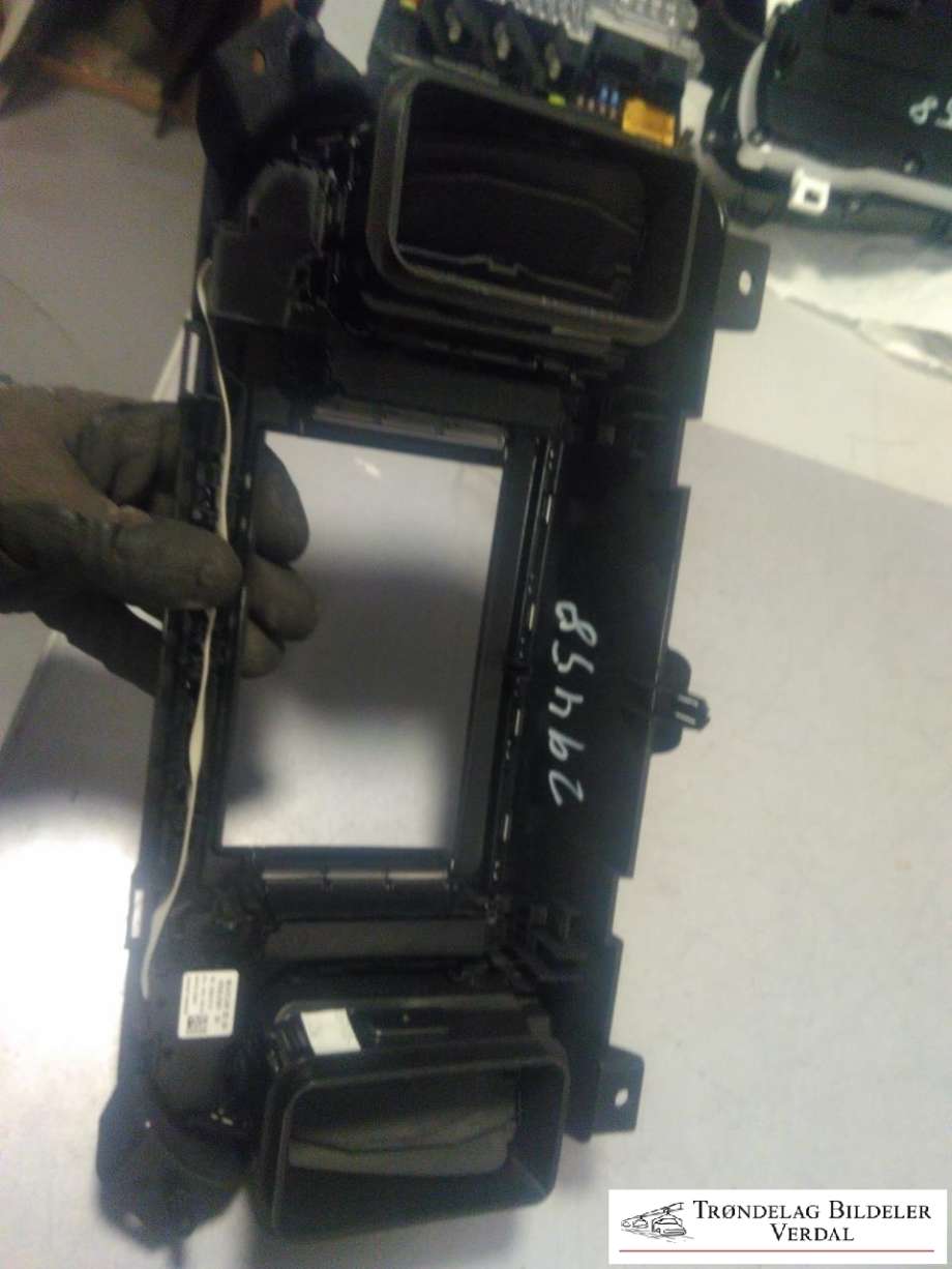 Dashbord friskluftdyse midtkonsoll til Peugeot Expert 2016-->> (Type III)  (98075397ZD00|)