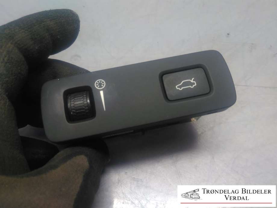 Bryter baklukeåpner til Volvo V60 / V60 CC 2018-->> (Type II) (31443873|)