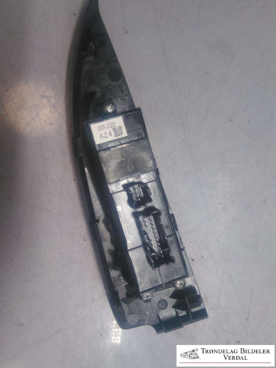 Bryter ruteheis førerdørspanel til Subaru Outback 2009-2014 (Type IV) (83071AJ240|)