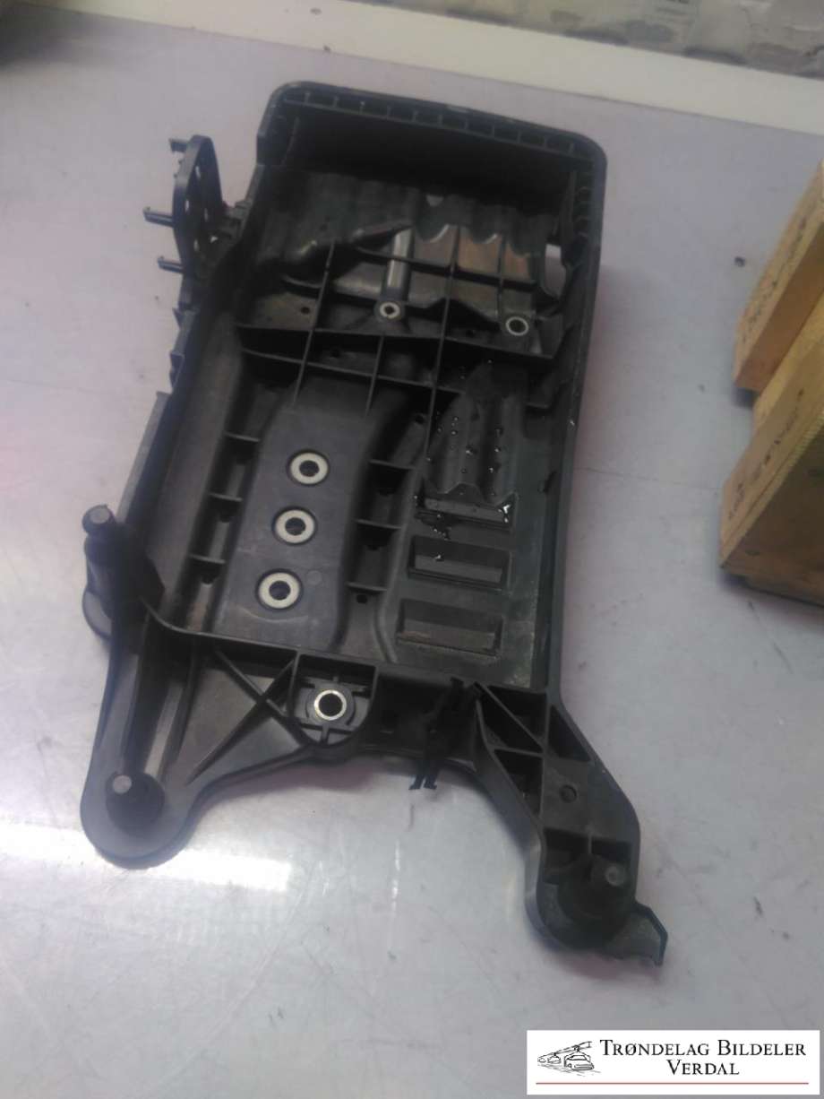 Batterikasse/feste til VW Caddy, 2020-->> (Type IV)  (5R3915331A)