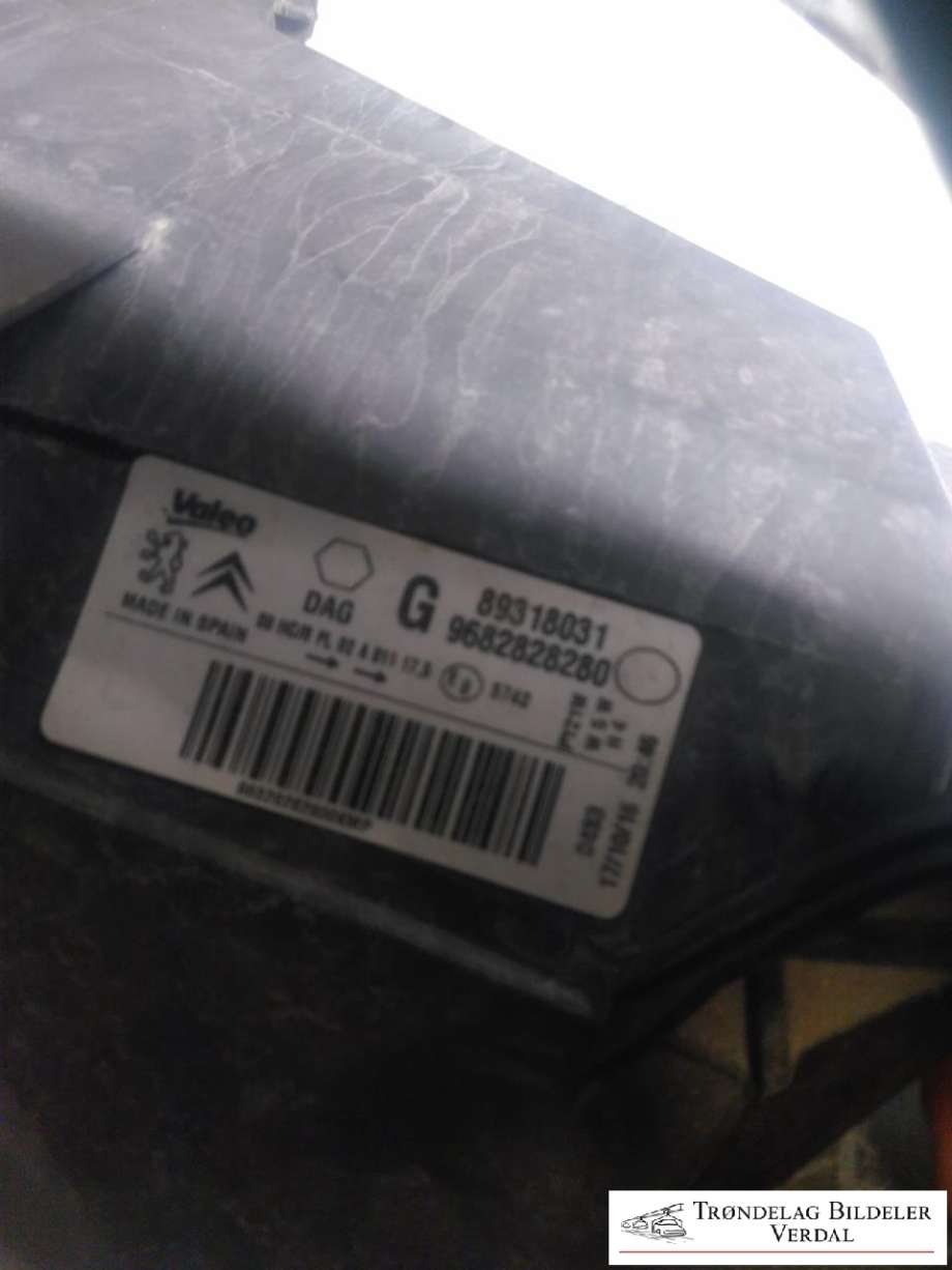 Frontlykt venstre halogen til Peugeot Partner 2015-2019 (Type II, Fase 2)  (9682828280|)